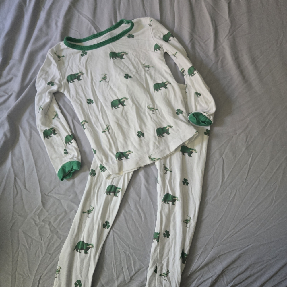 Kyte BABY White and Green 2 Piece Pajama Set